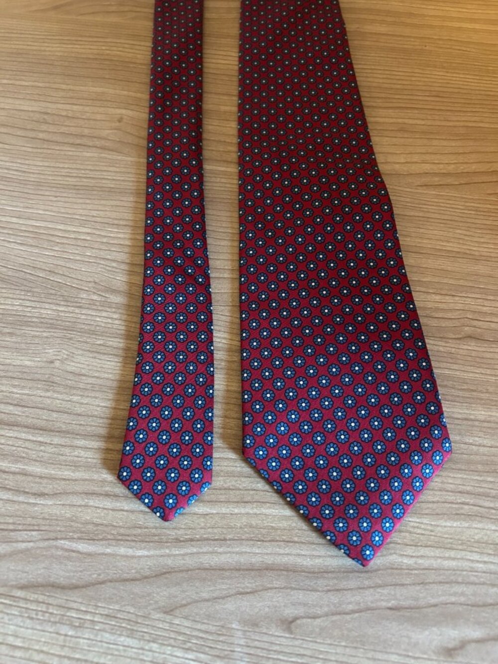 Classic Harvé Benard by Benard Holtzman men’s necktie crafted from 100% silk